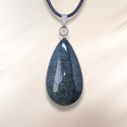 Pendentif serti en Obsidienne Manta Huichol (PE1876)