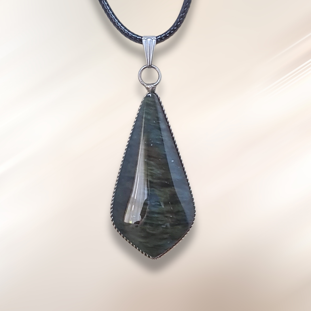 Pendentif serti en Obsidienne Manta Huichol (PE1875)