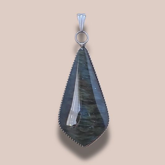 Pendentif serti en Obsidienne Manta Huichol (PE1875)