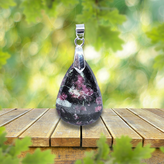 Pendentif en Eudialyte (PE1688)