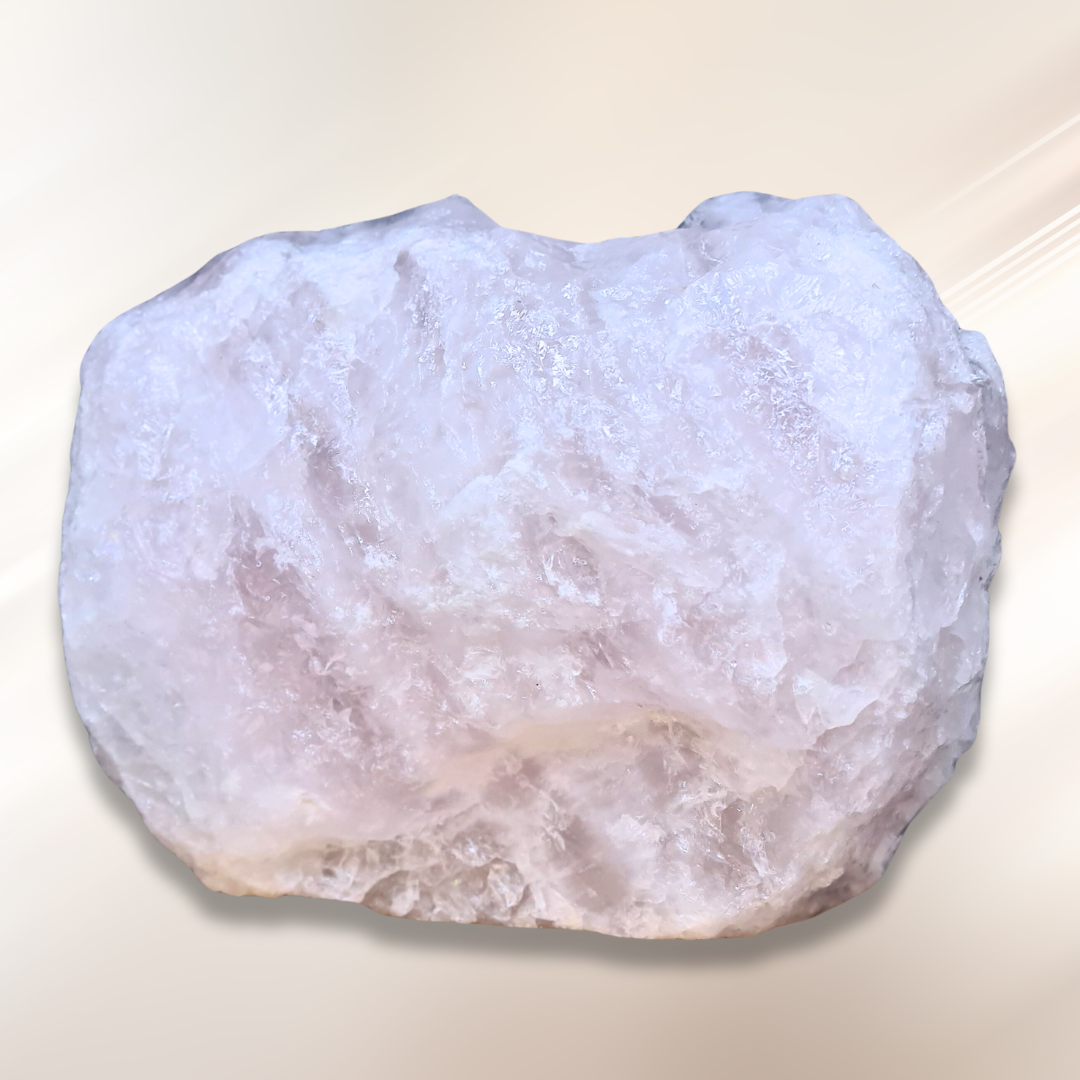 Quartz rose brut, poli et gravé (MB538-1)