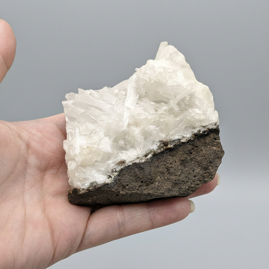 Scolécite, Apophyllite et Basalte brute 251g (MB227)