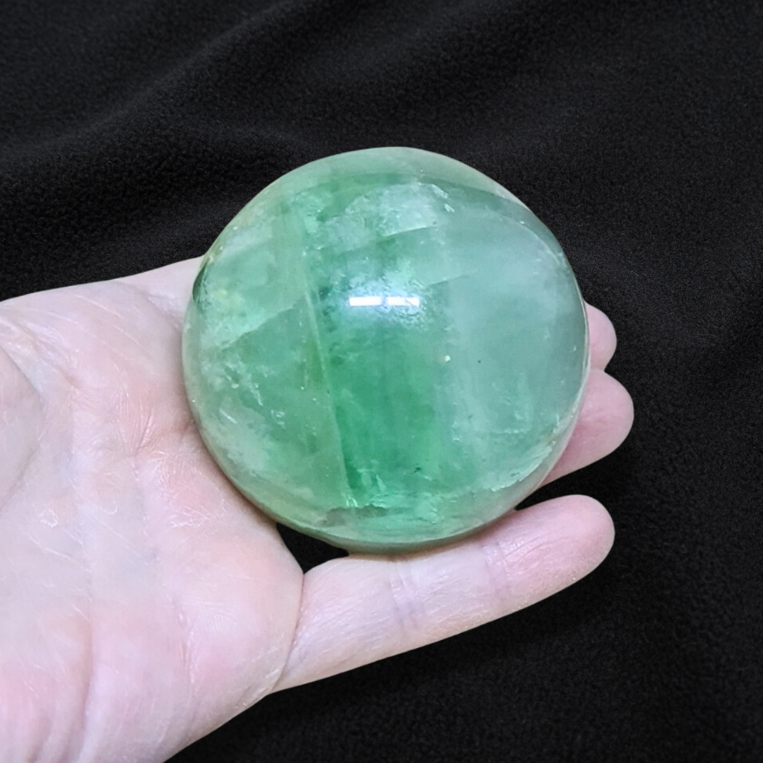 Sphère en Fluorite verte 365g (PRGFL168-2)