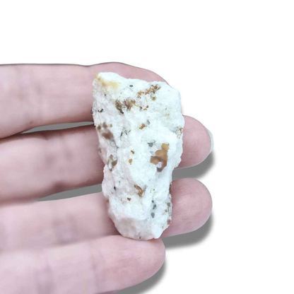 Spinelle noir et Clinohumite sur Calcite brute (MB378-2)