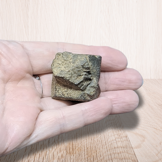 Staurolite ou Staurotide brute 41g (MB497-9) - ENAE Minéraux