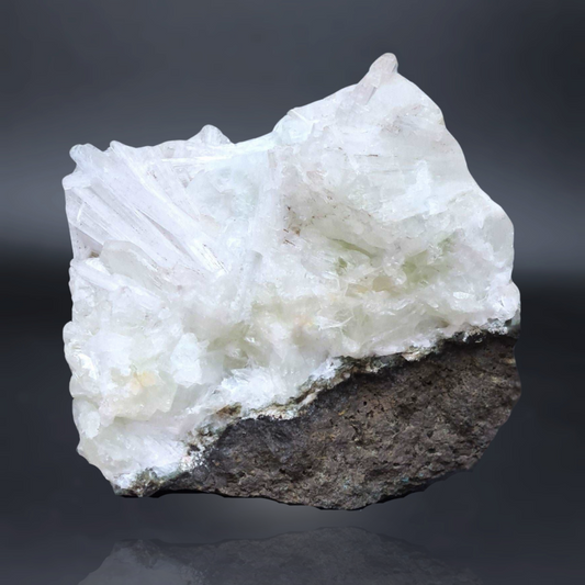 apophyllite, basalte, lithotherapie, pierre brute, pyroxène, scolécite ENAE Mineraux