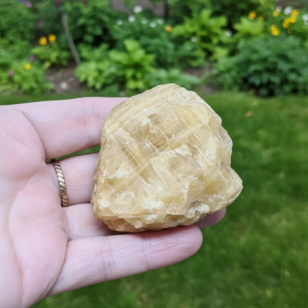 Calcite jaune brute 95g (MB580) - ENAE Minéraux