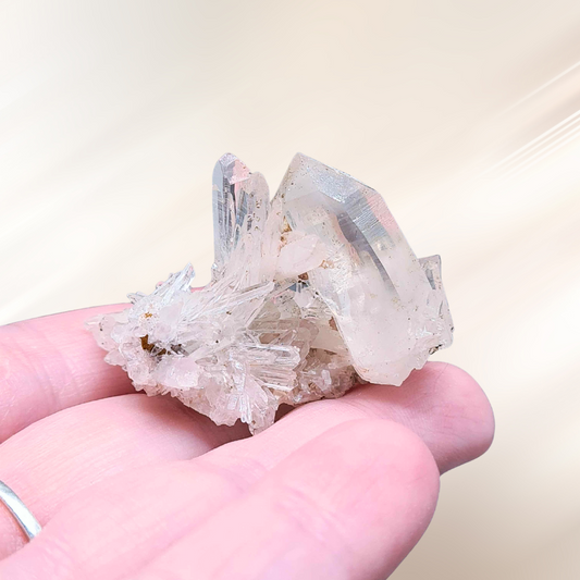 cristal de roche, lithotherapie, pierre, pointe brute ENAE Mineraux