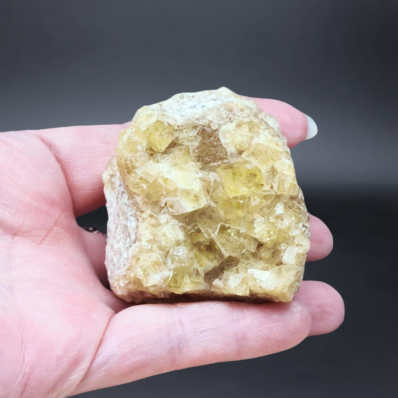 fluorite jaune, lithotherapie, pierre brute, valzergues ENAE Mineraux