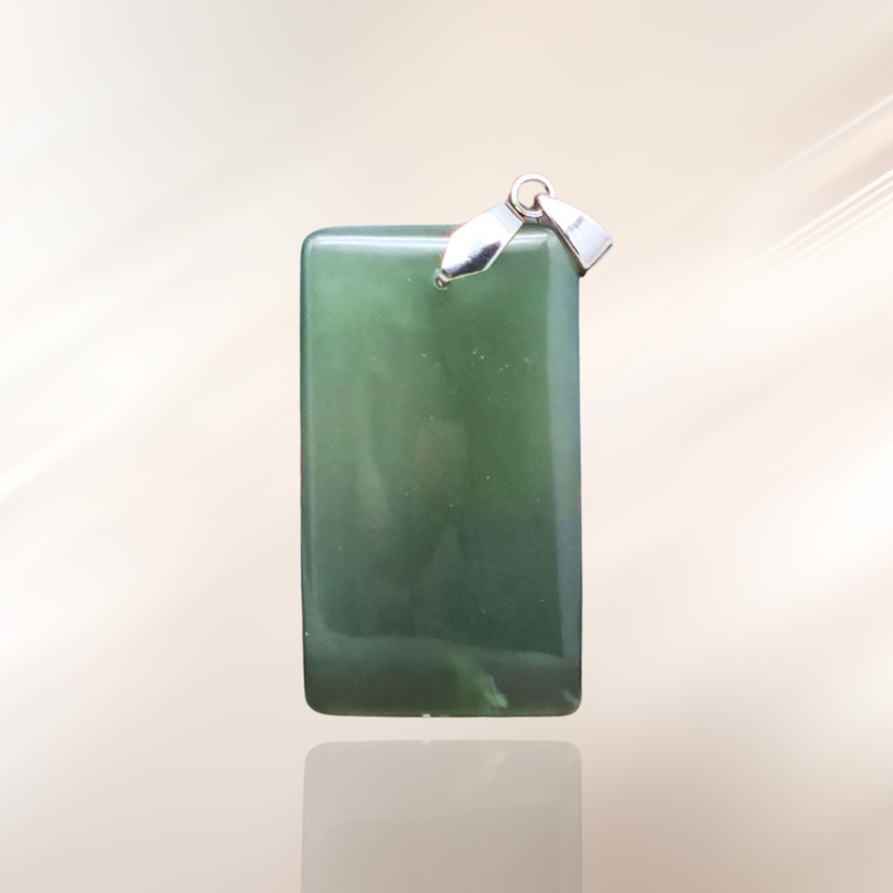 jade nephrite, lithotherapie, pendentif, pierre ENAE Mineraux