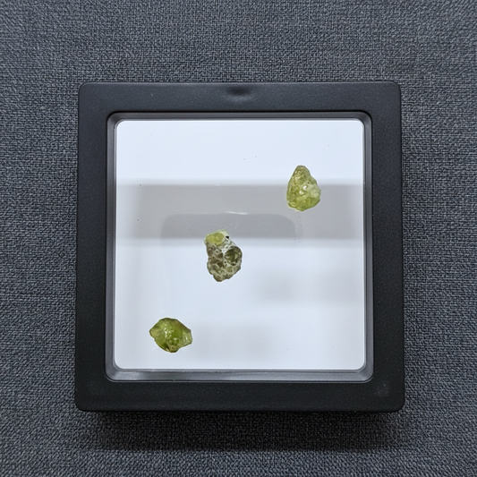 Lot de 3 Péridot bruts (MB566) - ENAE Minéraux