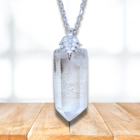 Pendentif en pointe de Cristal de Roche Lodolite (PE2101)
