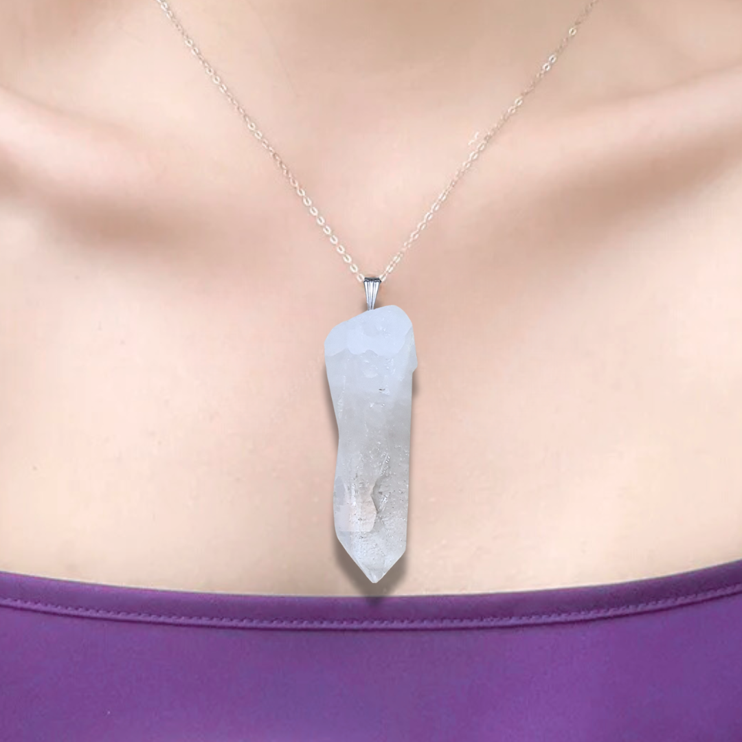 Pendentif en pointe brute de Cristal de Roche (PE2070) - ENAE Minéraux