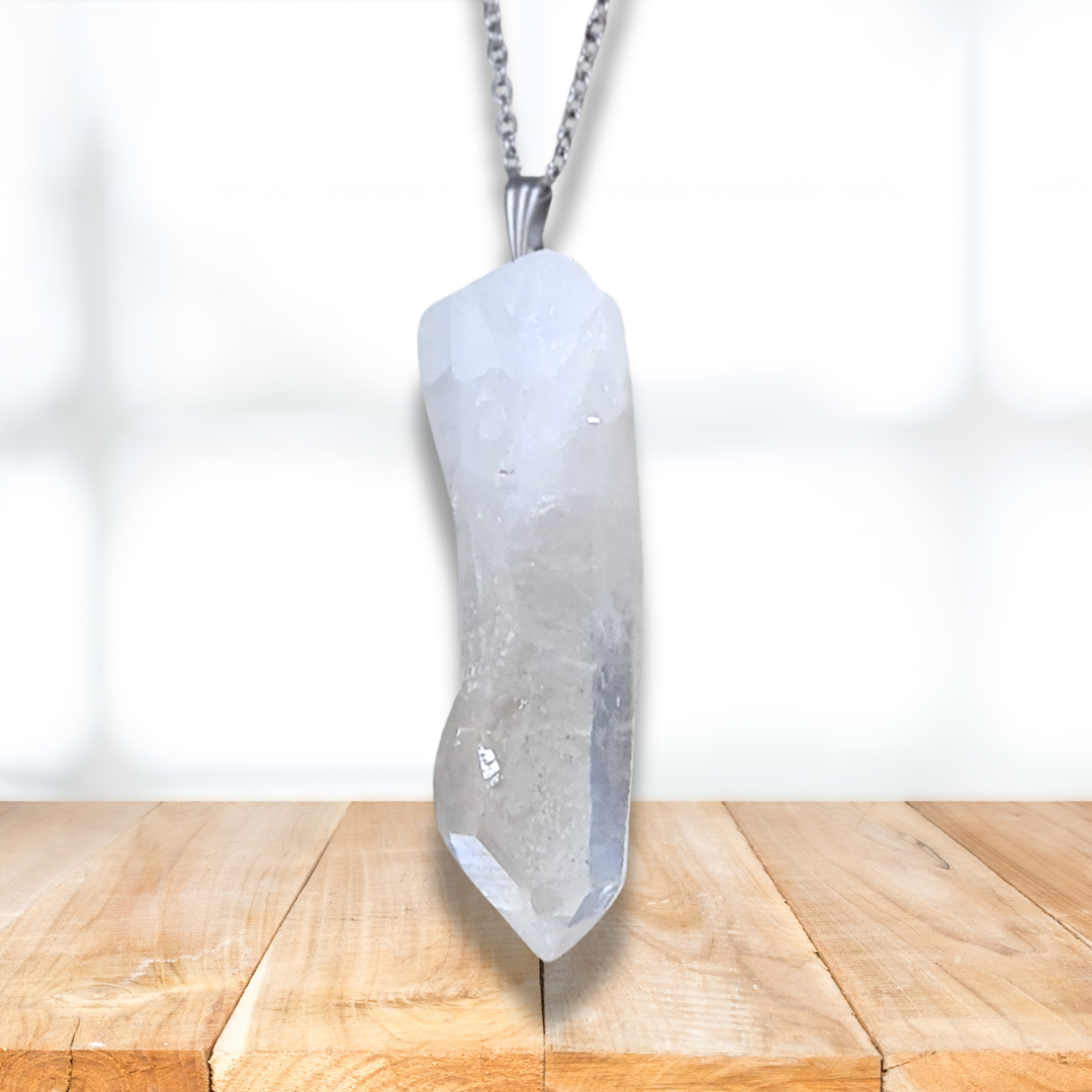 Pendentif en pointe brute de Cristal de Roche (PE2070) - ENAE Minéraux