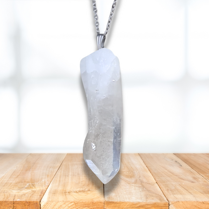 Pendentif en pointe brute de Cristal de Roche (PE2070) - ENAE Minéraux