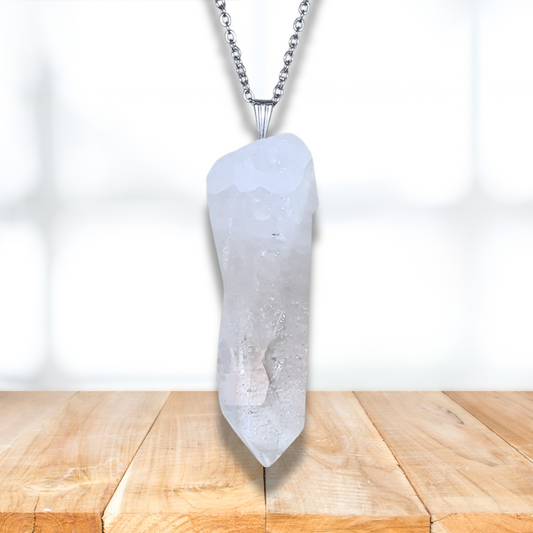 Pendentif en pointe brute de Cristal de Roche (PE2070) - ENAE Minéraux