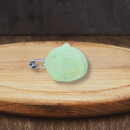 Pendentif en Prehnite brute (PE2097-2) - ENAE Minéraux