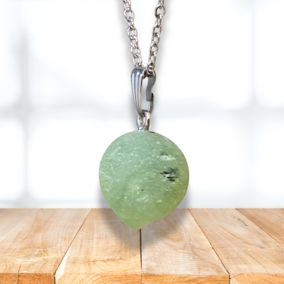 Pendentif en Prehnite brute (PE2097-1) - ENAE Minéraux