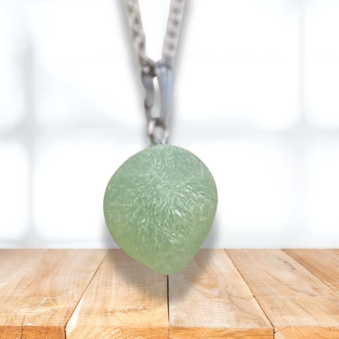 Pendentif en Prehnite brute (PE2097-1) - ENAE Minéraux