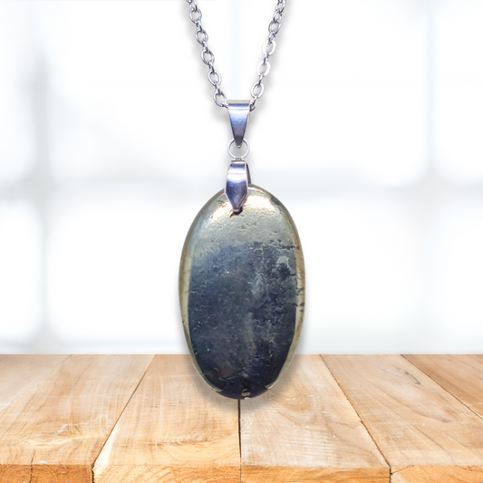 Pendentif en Schiste et Chalcopyrite (PE1729)