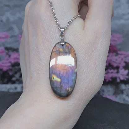 Pendentif en Labradorite bleue, violette et orange (PE2145)