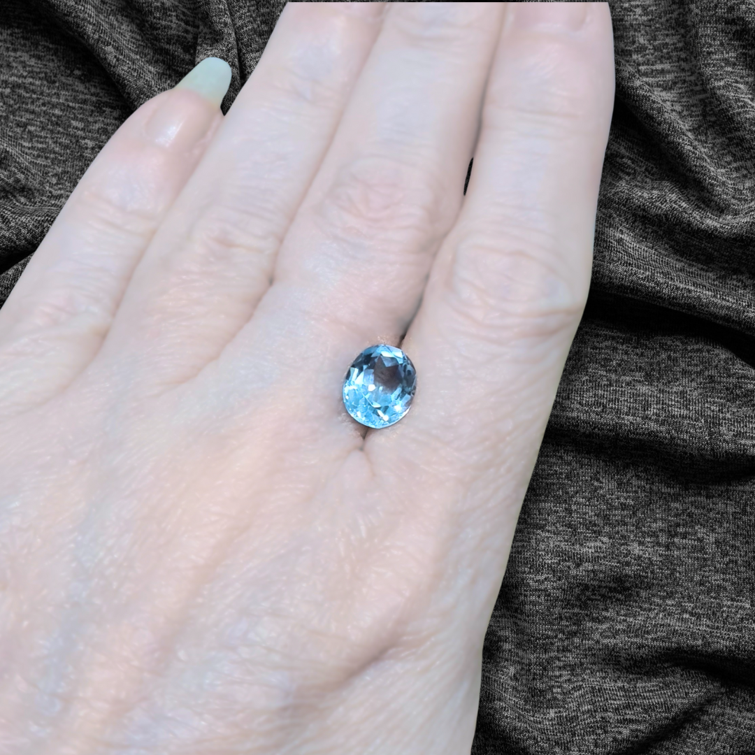 Topaze bleue gemme facettée (PGF744)