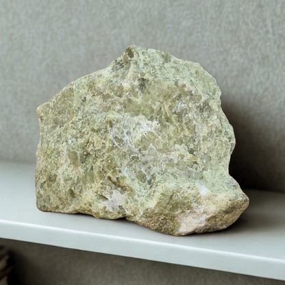 Vésuvianite, Calcite et Grenat grossulaire bruts 122g (MB524)