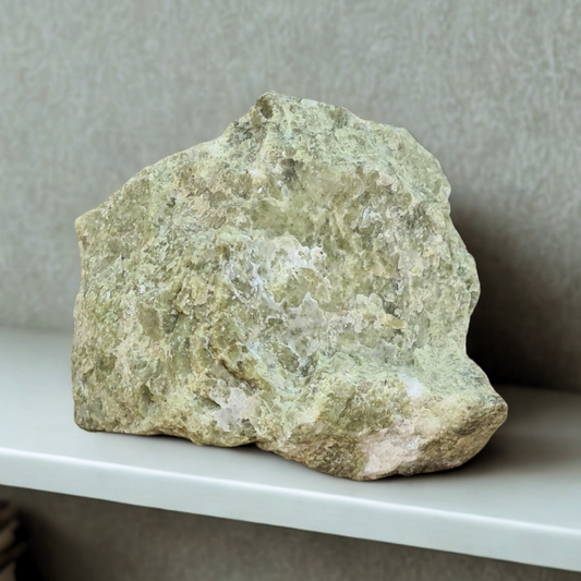Vésuvianite, Calcite et Grenat grossulaire bruts 122g (MB524)