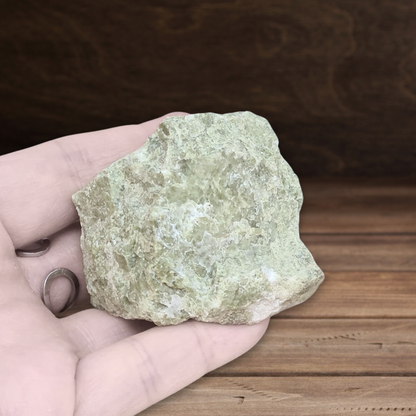 Vésuvianite, Calcite et Grenat grossulaire bruts 122g (MB524)