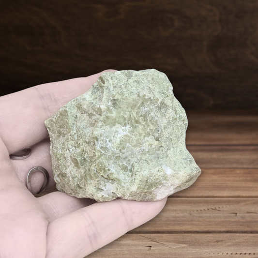 Vésuvianite, Calcite et Grenat grossulaire bruts 122g (MB524)