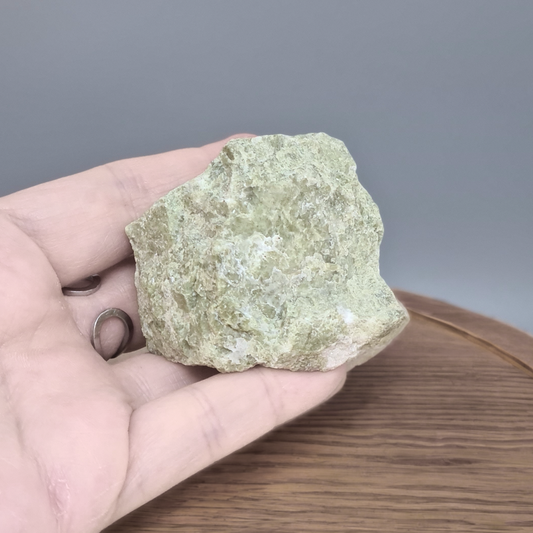 Vésuvianite, Calcite et Grenat grossulaire bruts 122g (MB524)